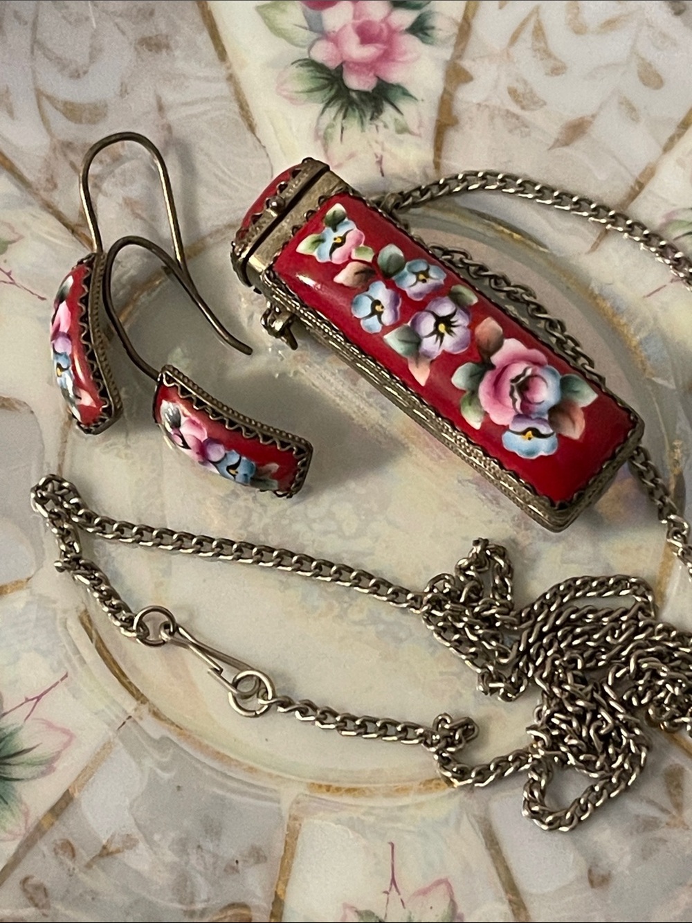 Vintage Russian Finfit Hand-Painted Enamel Pillbox Locket Necklace & Earring Set - Picture 12 of 12